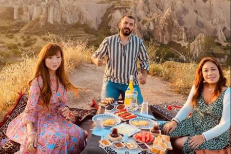 Best cafes for balloon watching Cappadocia